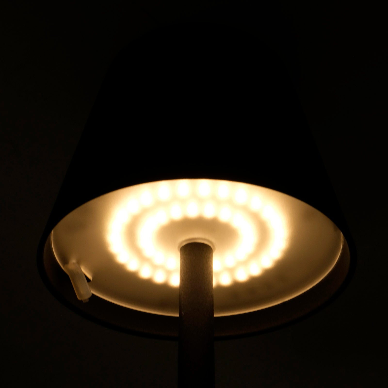 Lampe de camping BRUNNER Lucien : lampe de table d'extérieur, batterie rechargeable par USB, intensité réglable, LED