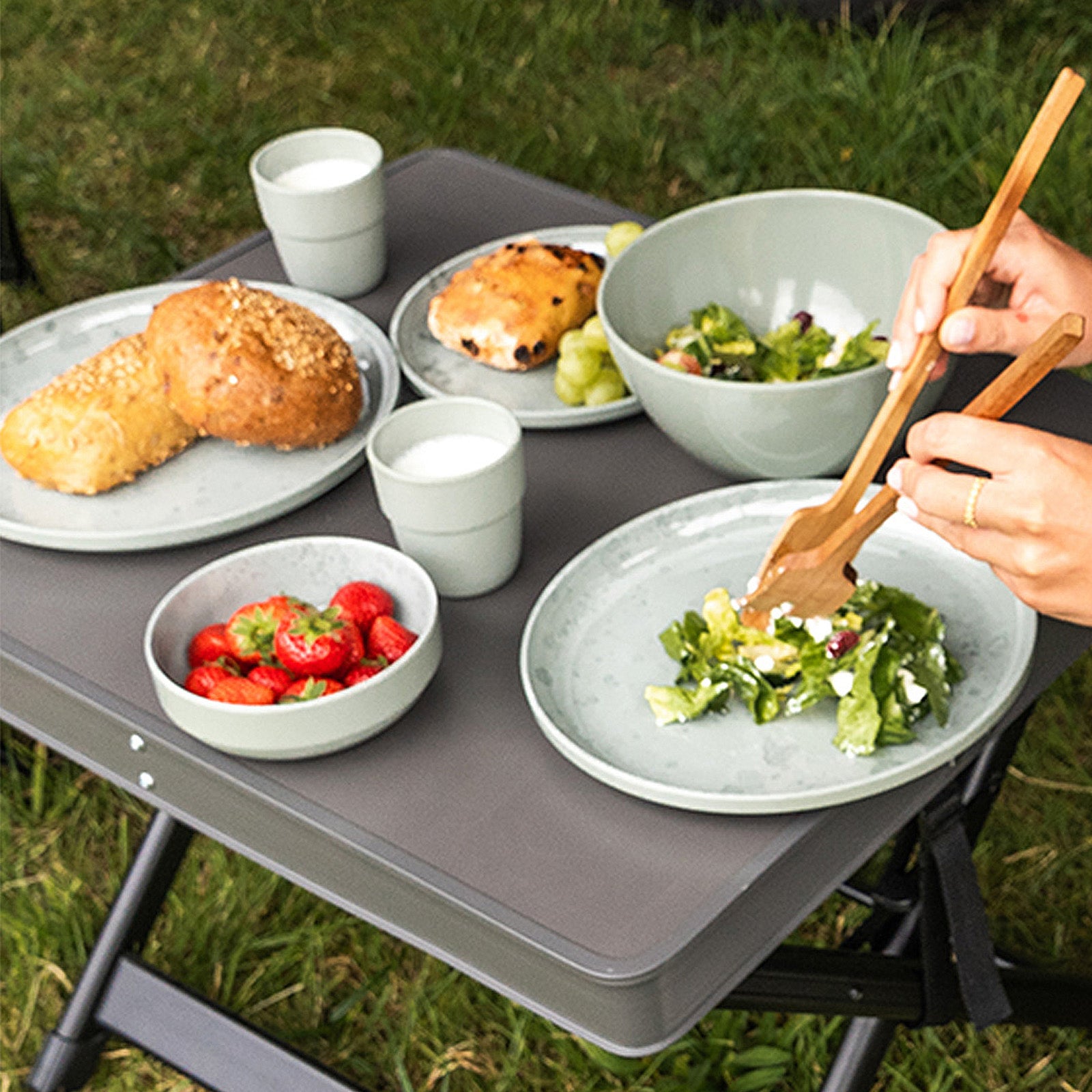 TRAVELLIFE - Service de vaisselle en mélamine « Palma » pour le camping, aspect céramique, 16 pièces