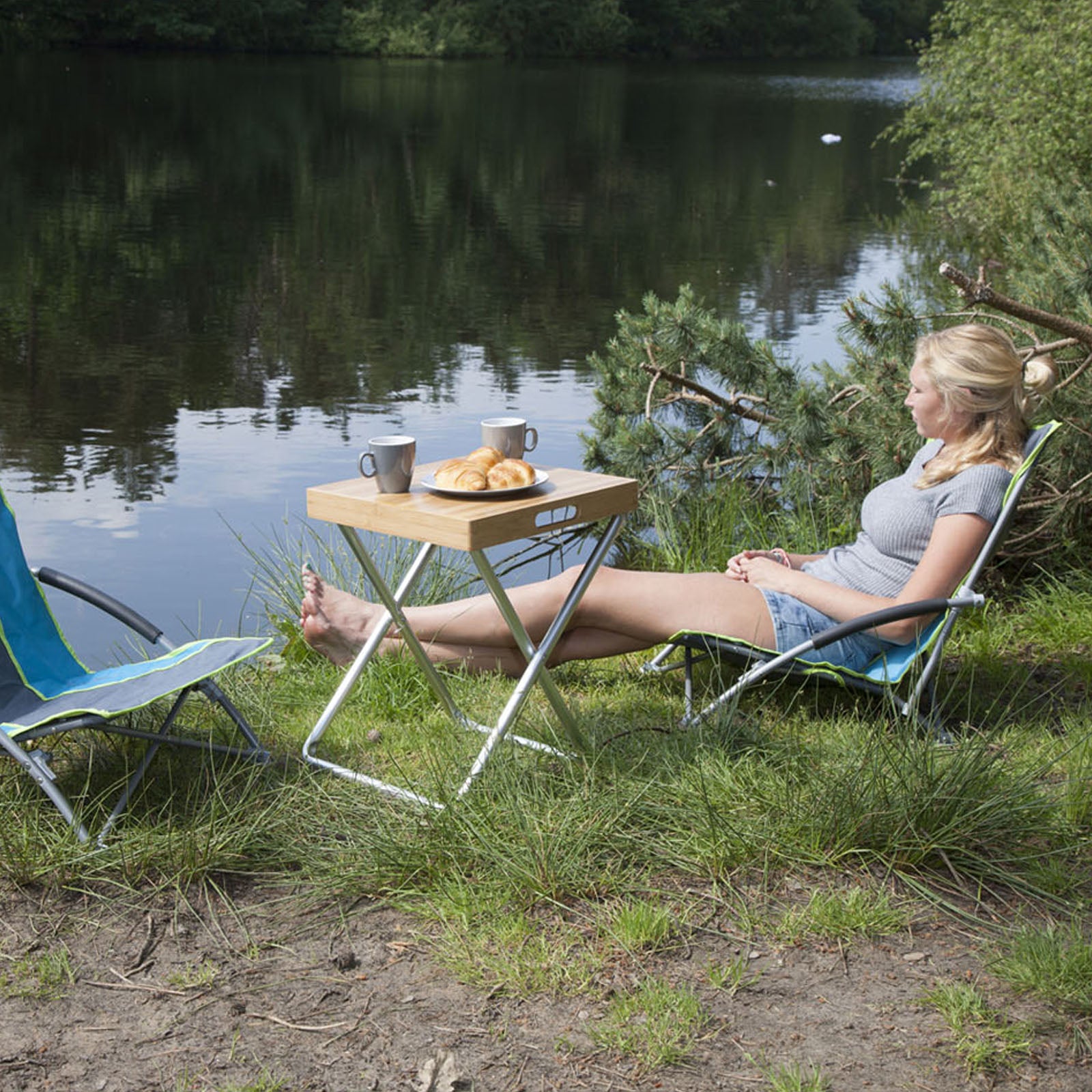 BO-CAMP Holz Tablett 2in1 Serviertablett & Tischplatte Frühstück Griff Bambus