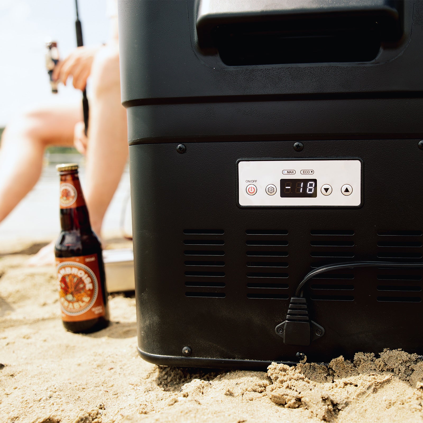 Glacière à compresseur MESTIC MCCHA-42 L pour voiture et camping, AC/DC 12/24 V 230 V