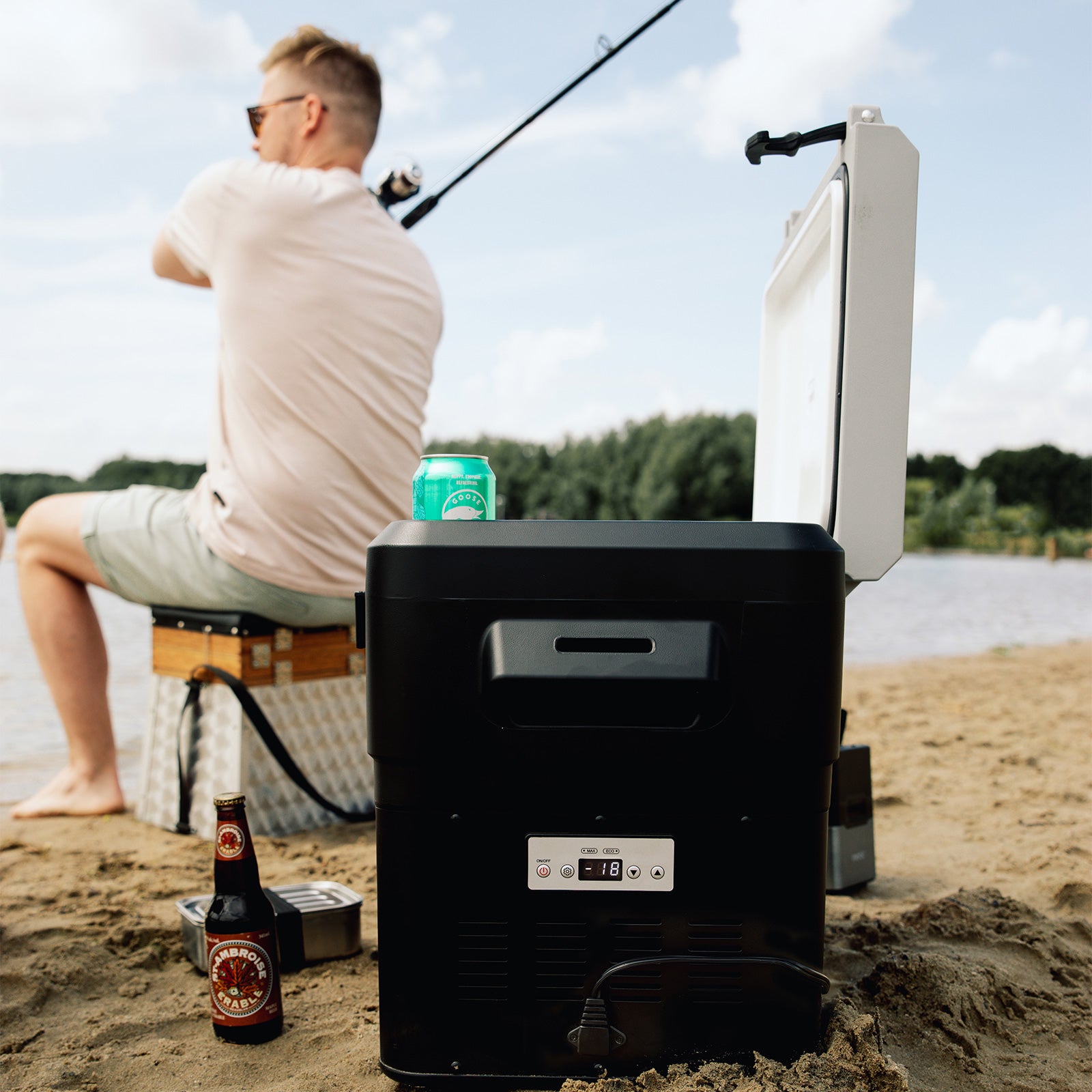 MESTIC Kompressor Kühlbox MCCHA-42 L Auto Tiefkühl Box Camping AC/DC 12/24V 230V