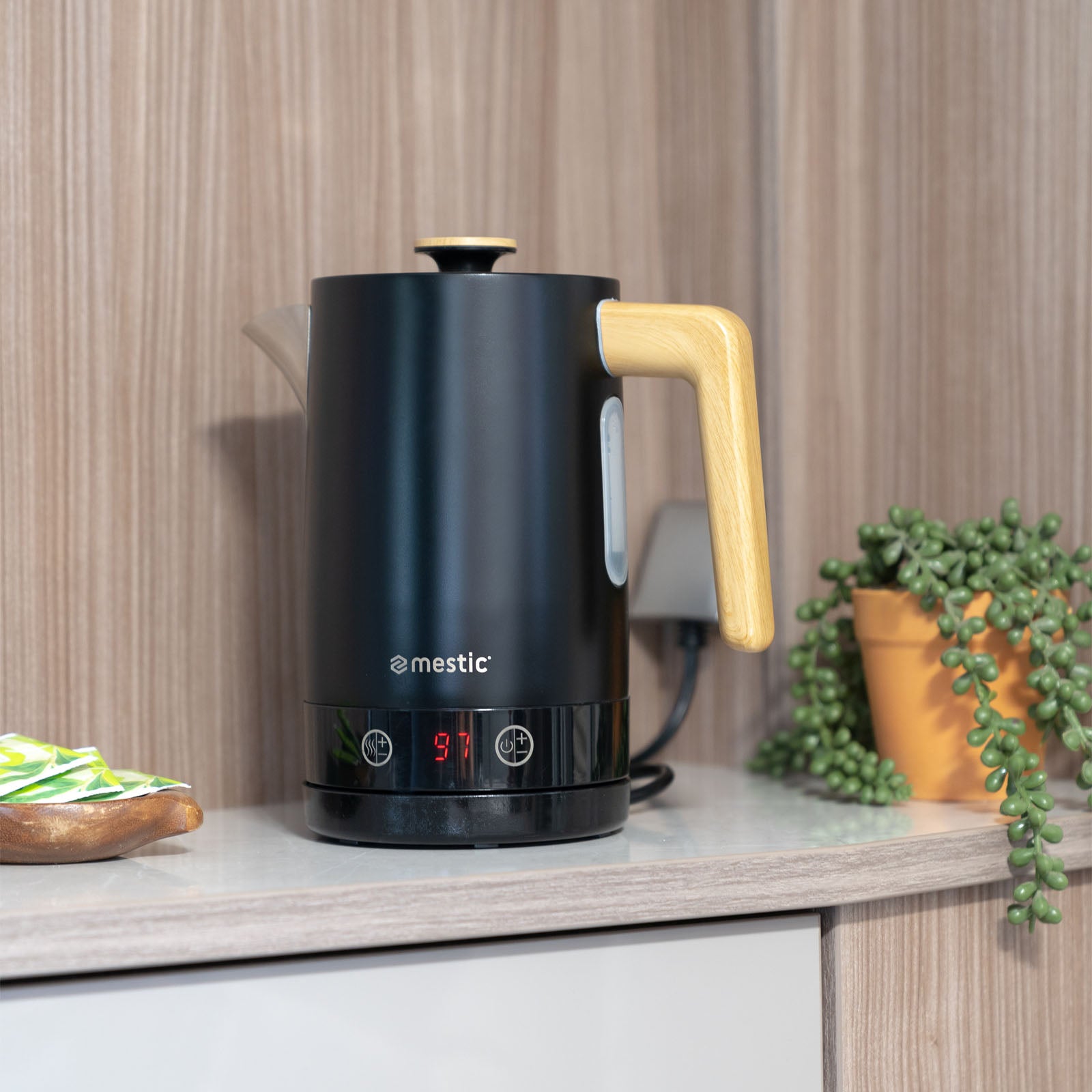 MESTIC Travel Kettle MWC-250 Camping Water Cooker Kettle 1L Wireless Mobile