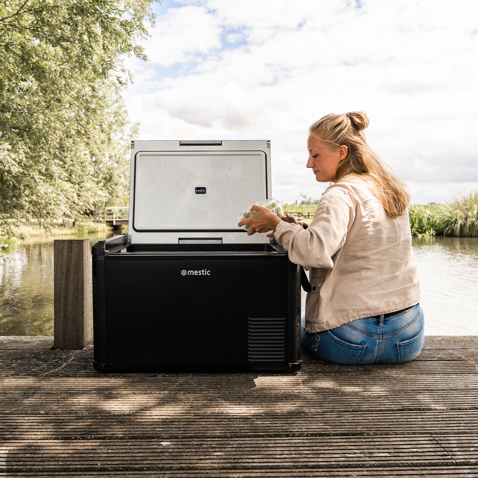 MESTIC Kompressor Kühlbox MCCP-35 L Auto Tiefkühl Camping 12/24V AC/DC 100-240V