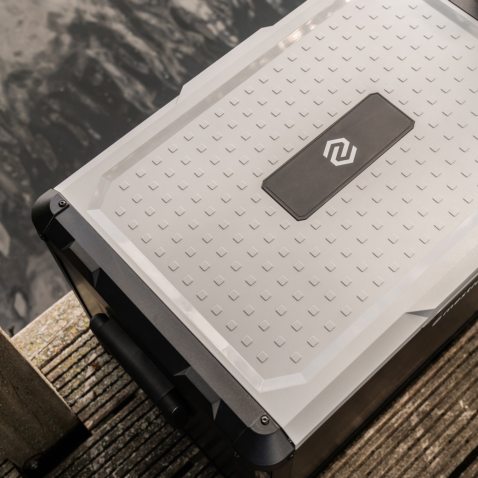 Glacière à compresseur MESTIC MCCP-60 L pour voiture et camping 12/24 V AC/DC 100-240 V