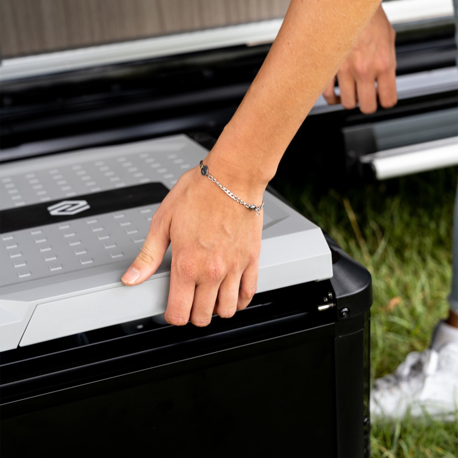 Glacière à compresseur MESTIC MCCP-75 L double zone pour camping-car 12/24 V AC/DC 100-240 V