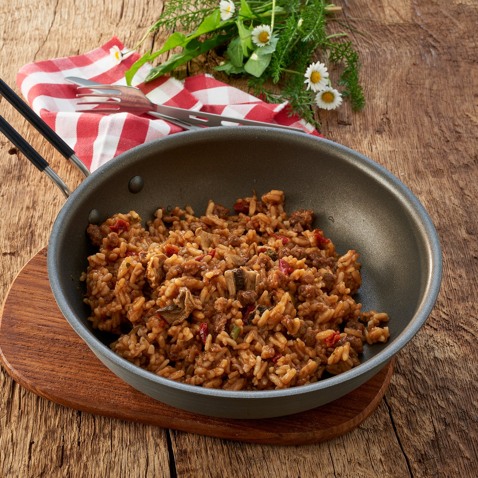 TREK'N EAT Rindfleisch Stroganoff Trekking Mahlzeit Outdoor Essen Ration Nahrung