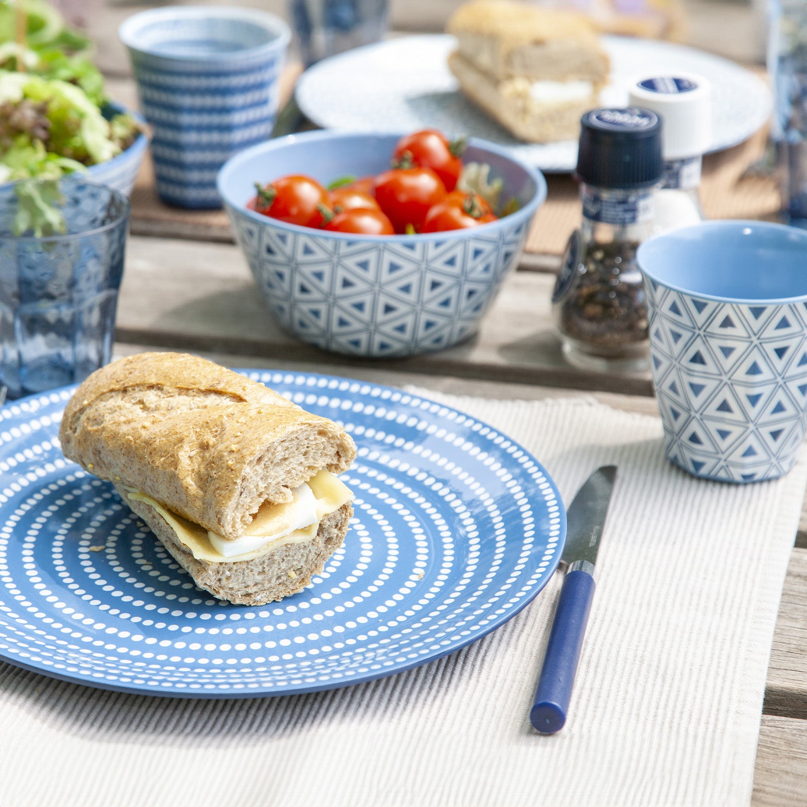 BO-CAMP Melamin Campinggeschirr Set Mix&Match Essgeschirr Teller Becher 16tlg