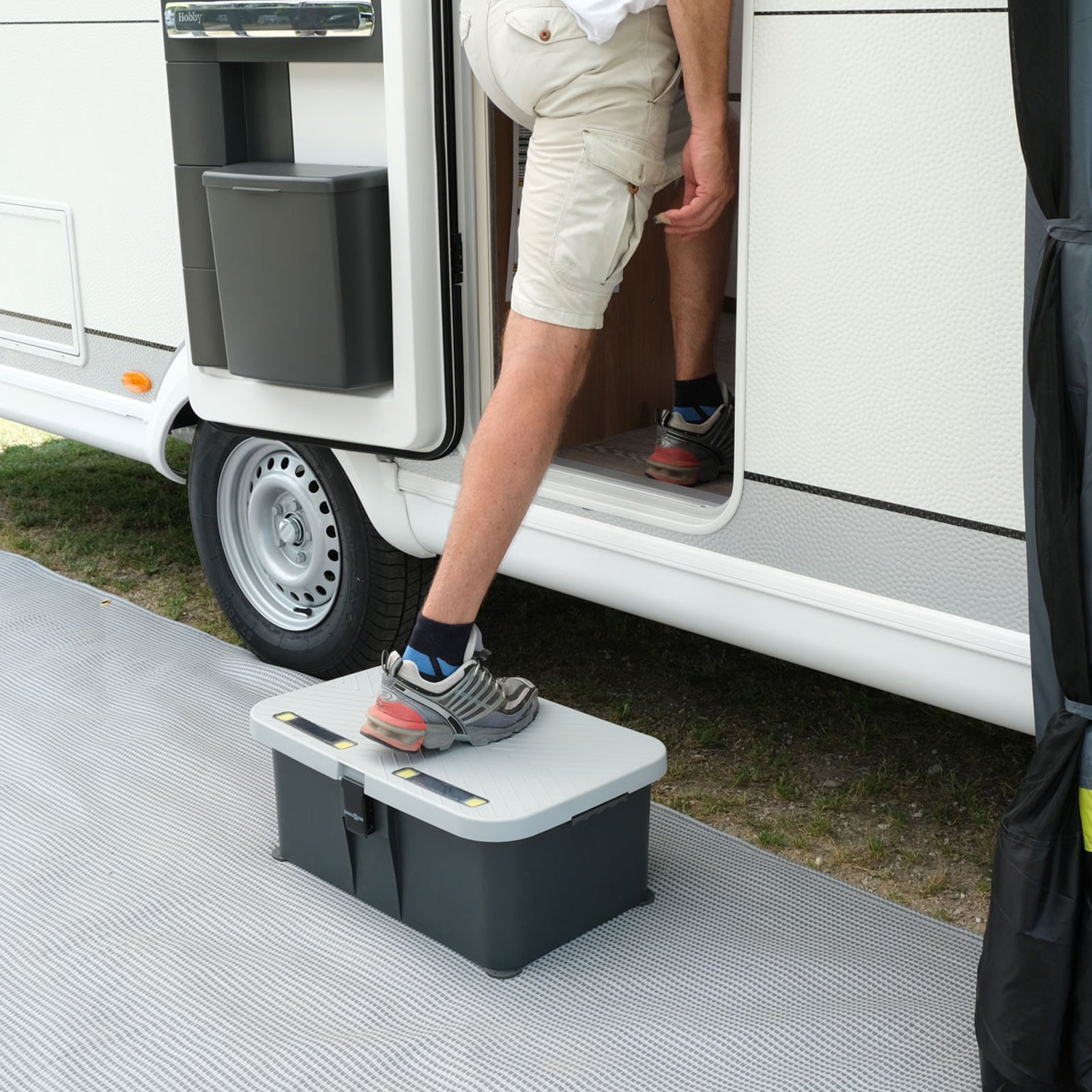 BRUNNER Einzel Tritt Stufe Box Step NG Wohnmobil Aufbewahrung Camping Hocker LED