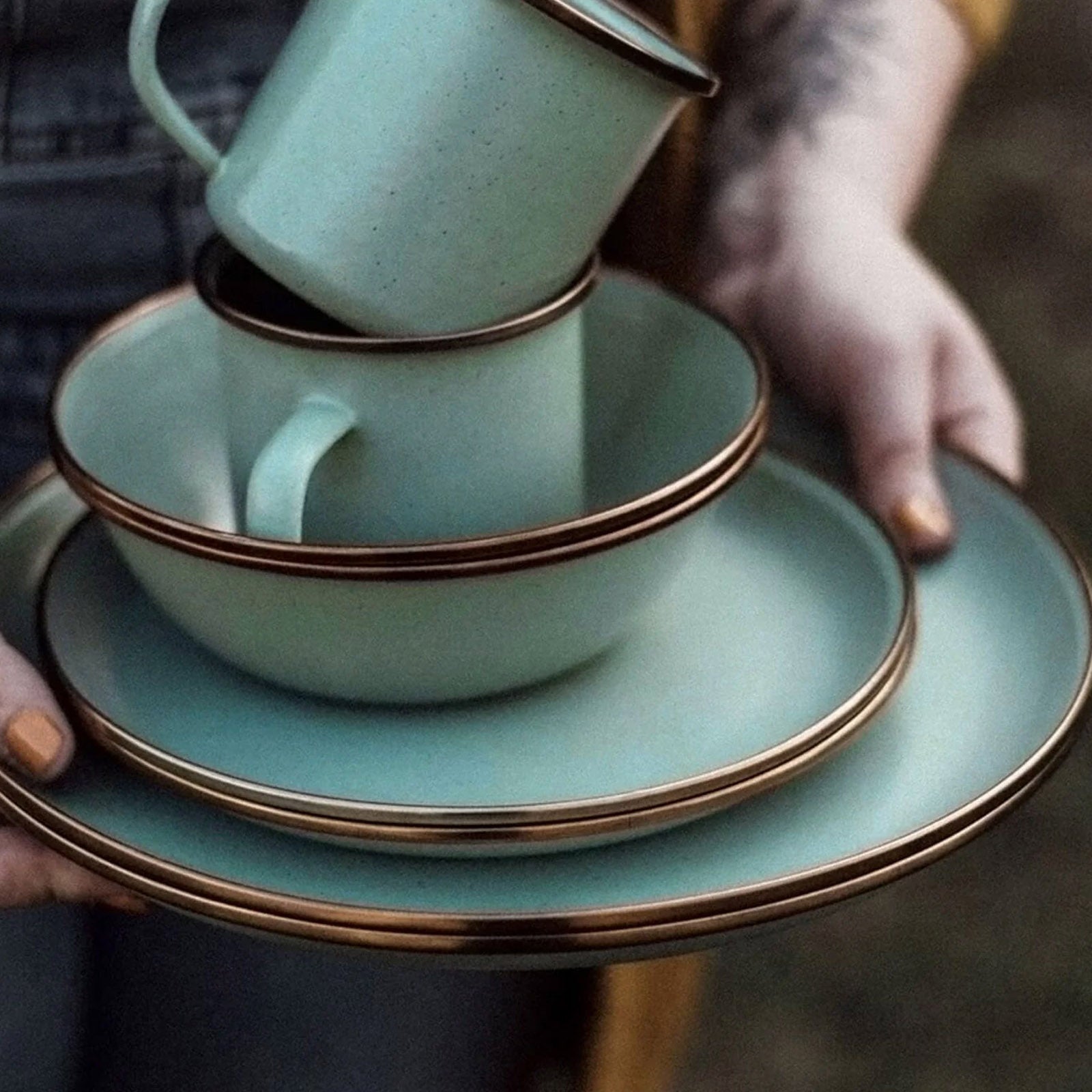 BAREBONES - Lot d'assiettes en émail « Retro Camping » - Vaisselle de voyage, 2 pièces, acier inoxydable, Ø 28 cm