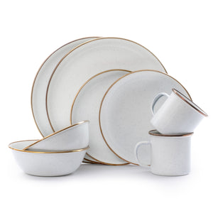 Zur Kategorie Kochen, Essen & trinken: Weißes Geschirr mit goldenen Rändern.