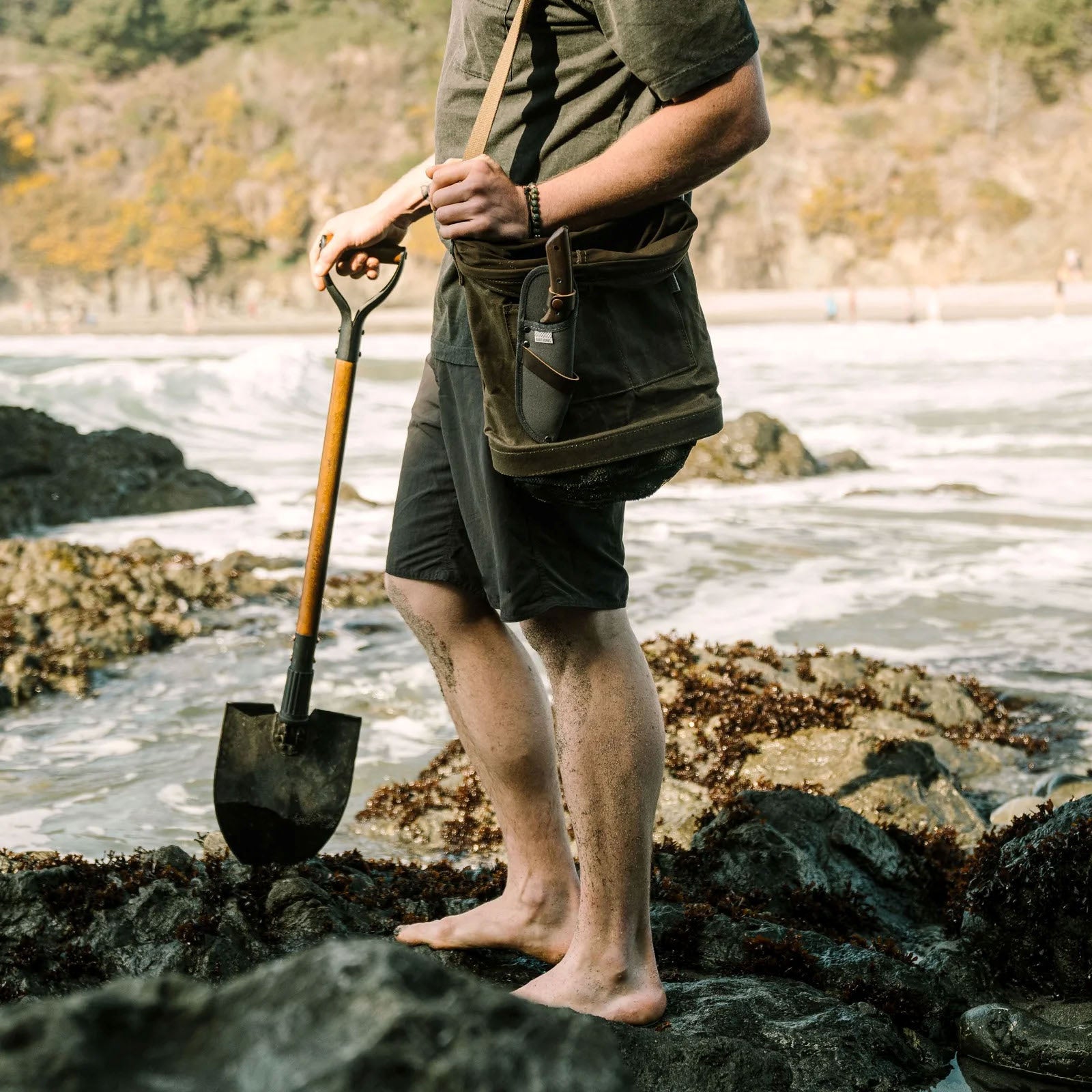 BAREBONES folding shovel, folding spade, outdoor camping shovel, spade, wooden handle