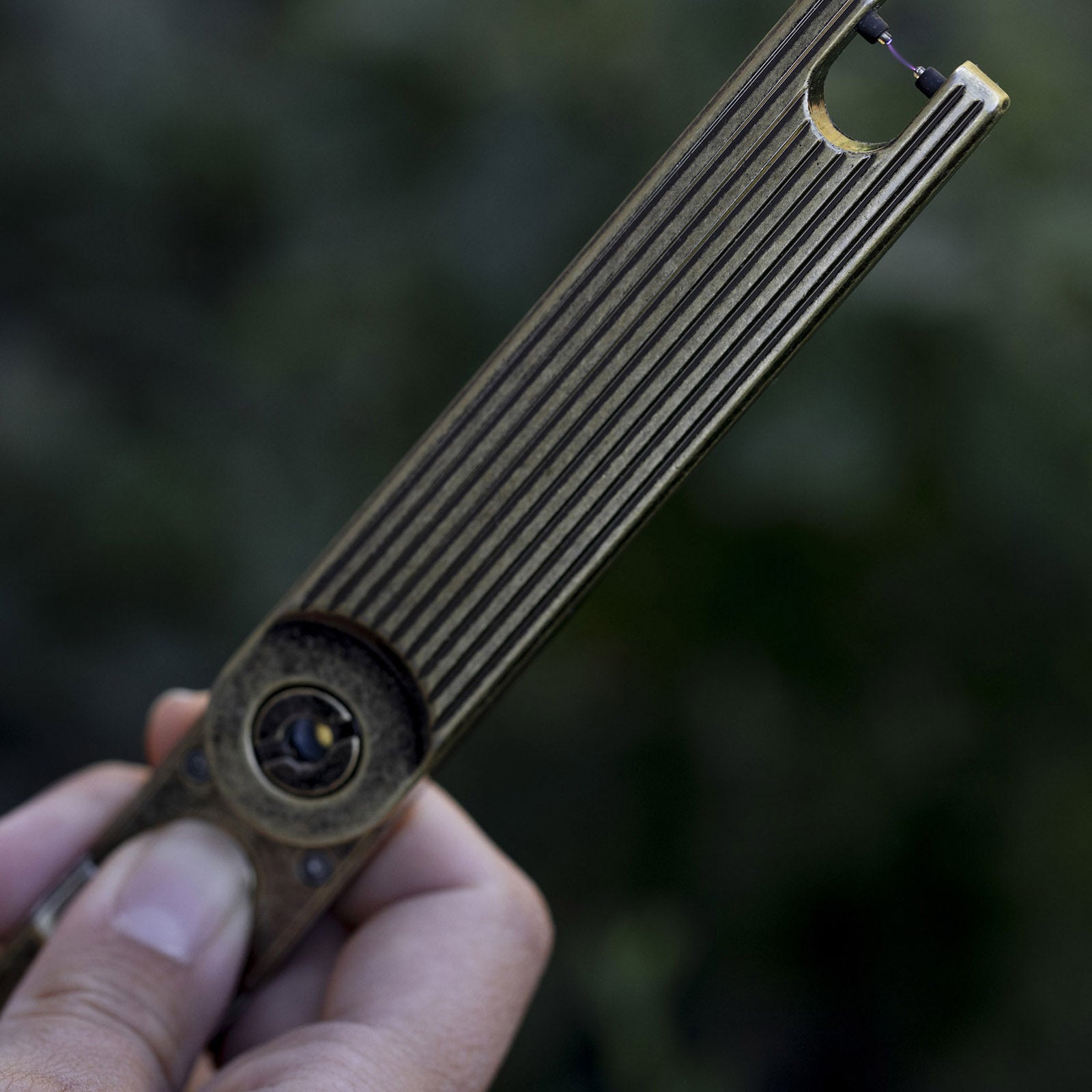 Briquet BAREBONES « Sturm » – Design « Pivot Arc » à arc électrique – Rechargeable