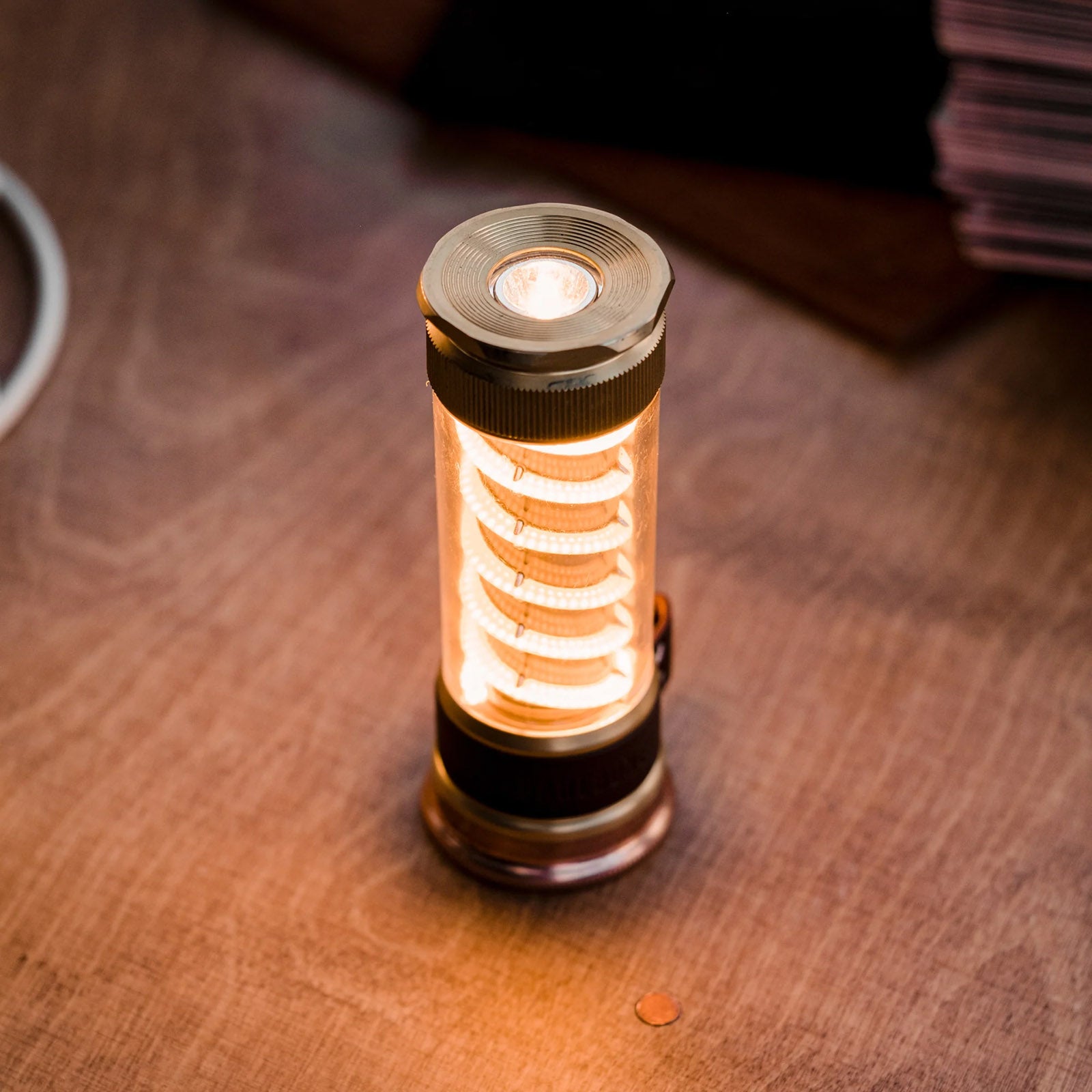 BAREBONES kampeerlantaarn LightStick Brass Mini retro lamp, dimbaar, USB-oplaadbaar, LED