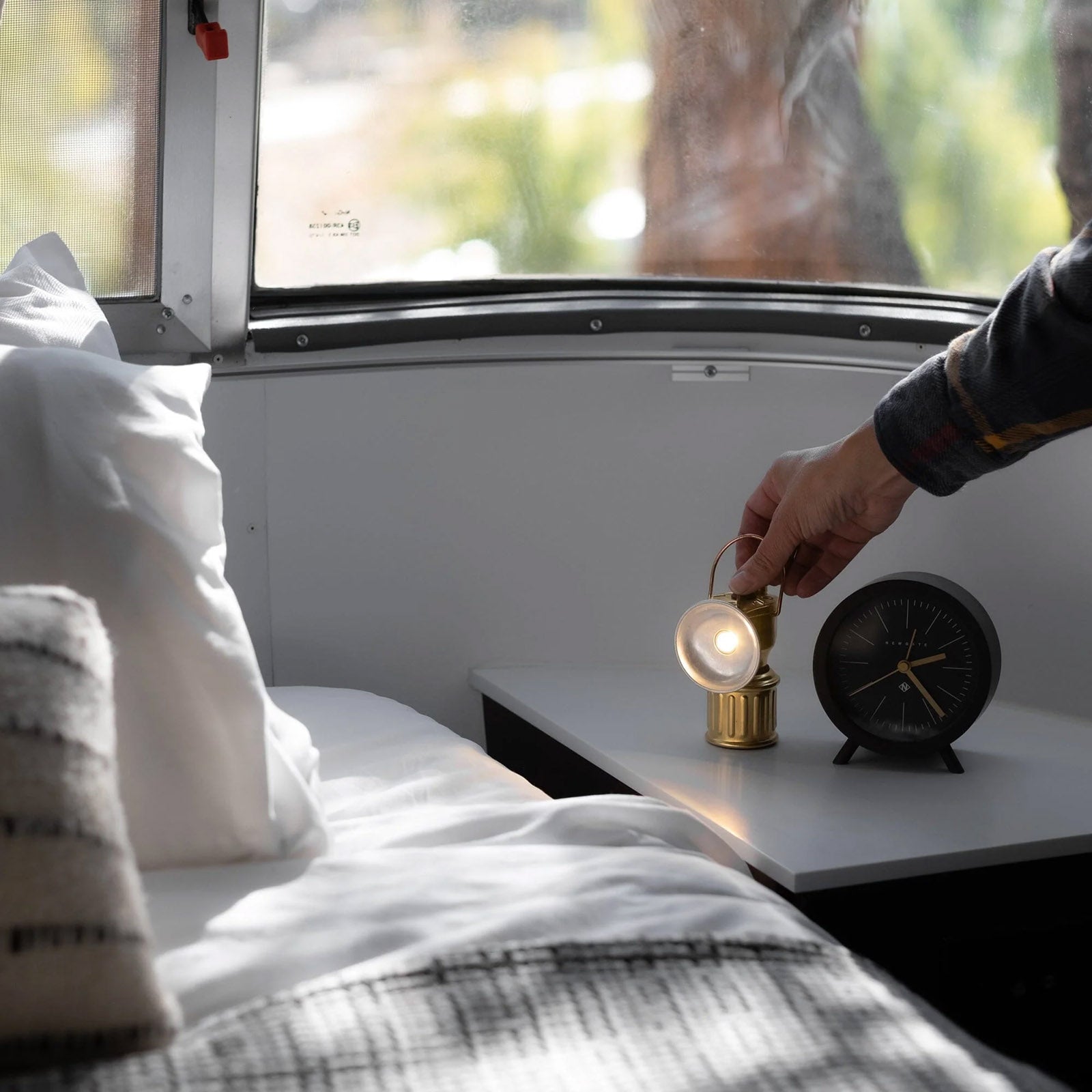 Lanterne de camping BAREBONES « Miners Lantern » Mini lampe rétro à intensité réglable, batterie USB, LED