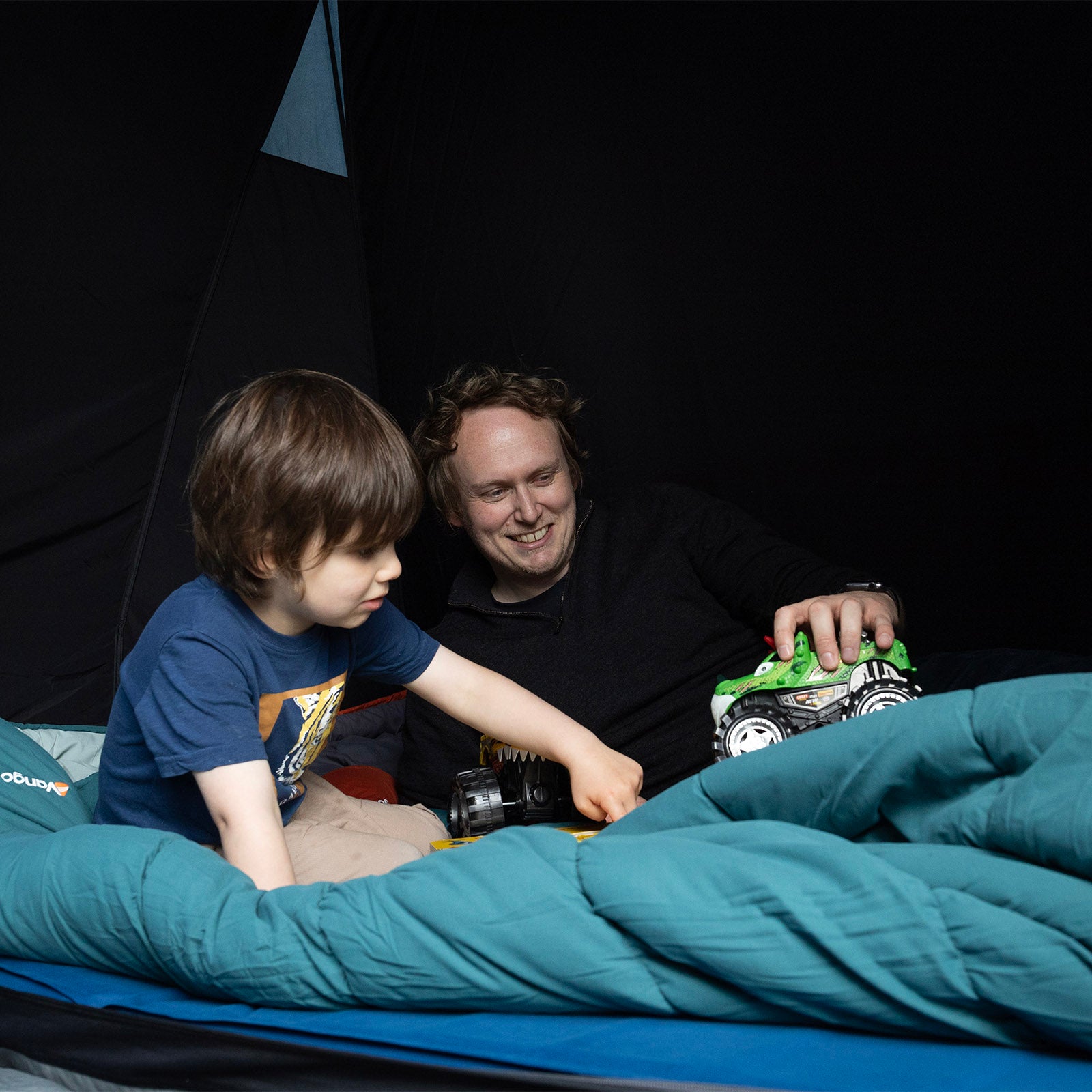 VANGO Familienzelt Tacoma 400 Camping Gruppen Zelt 4 Personen Tunnel Vorraum