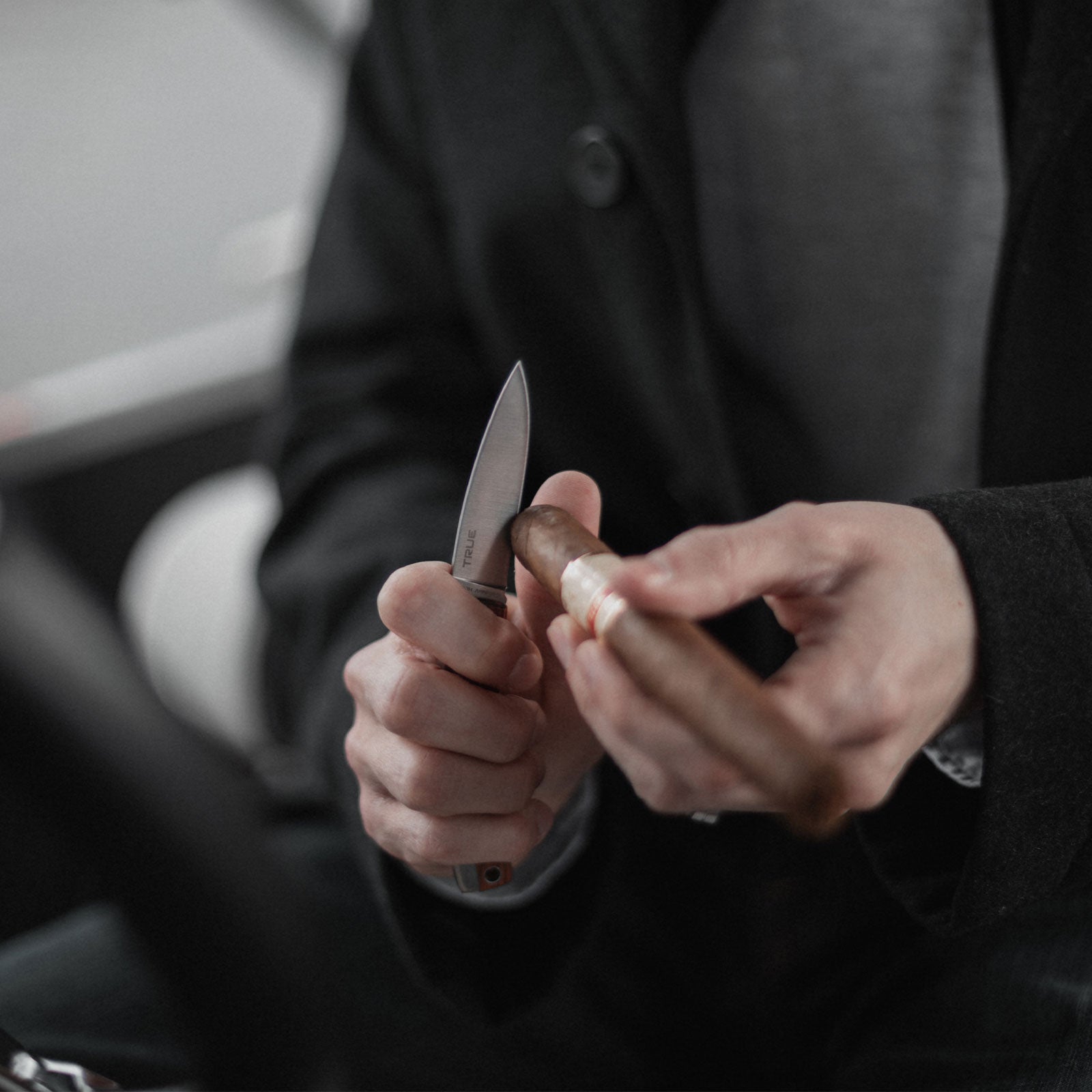 TRUE UTILITY Couteau pliant Couteau de gentleman Couteau de poche Manche en palissandre 63 g