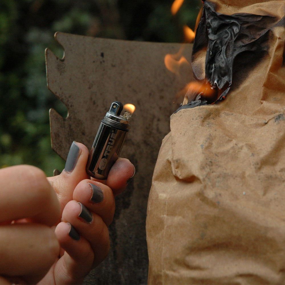 TRUE UTILITY FireStash Mini Benzin Sturm Feuerzeug wasserdicht Schlüsselanhänger