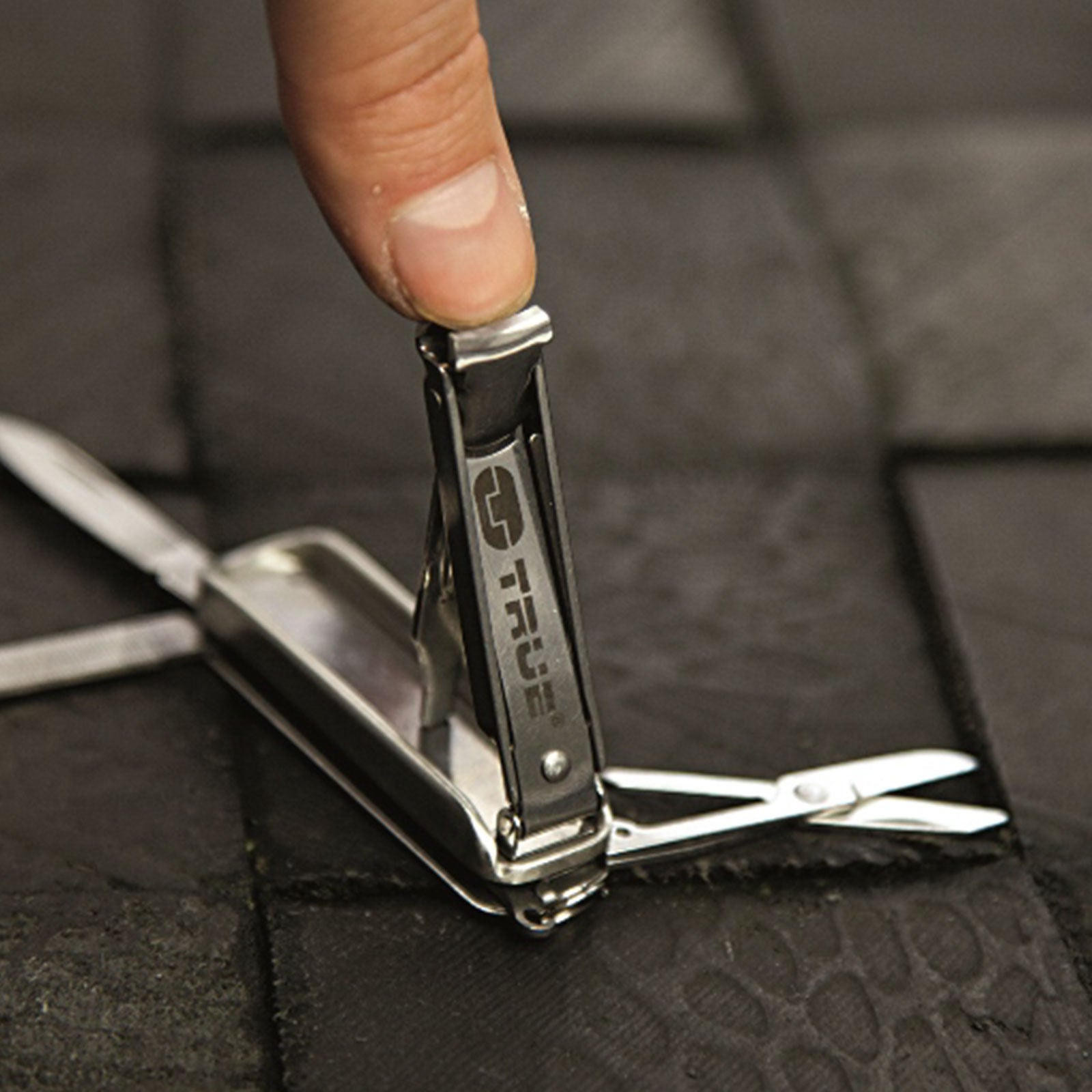 TRUE UTILITY NailClip Kit Nagelknipser Schlüsselanhänger Nagelpflege Nagelfeile