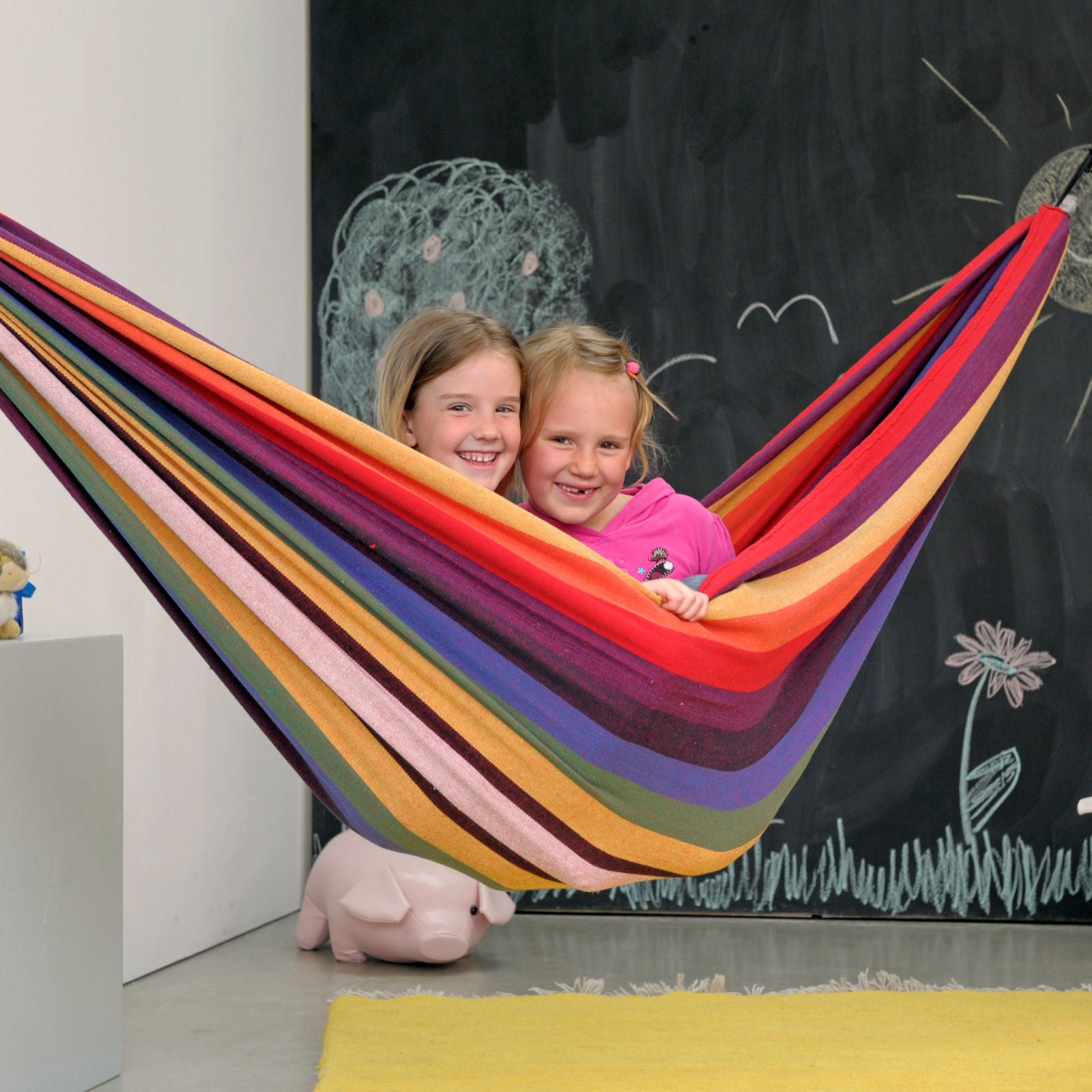 Hamac de voyage en tissu pour enfants Chico Rainbow d'AMAZONAS, résistant aux intempéries, pour le jardin et le camping