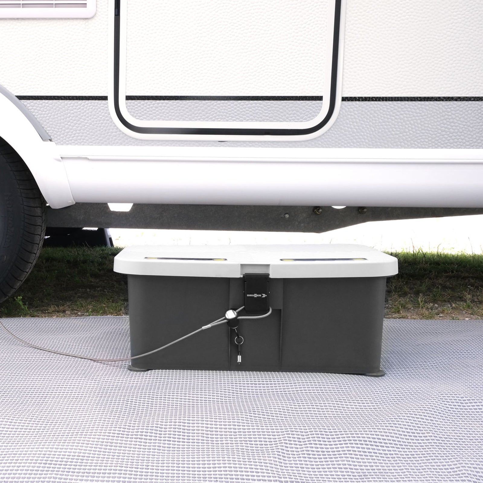 Tabouret de camping BRUNNER Single Step Box Step NG pour camping-car, avec LED